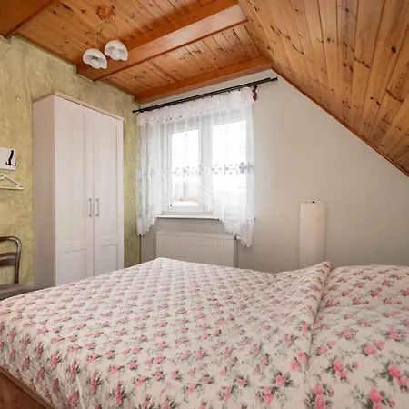 Dom Na Skarpie - Domek Z Kominkiem Dabrowka  Room photo