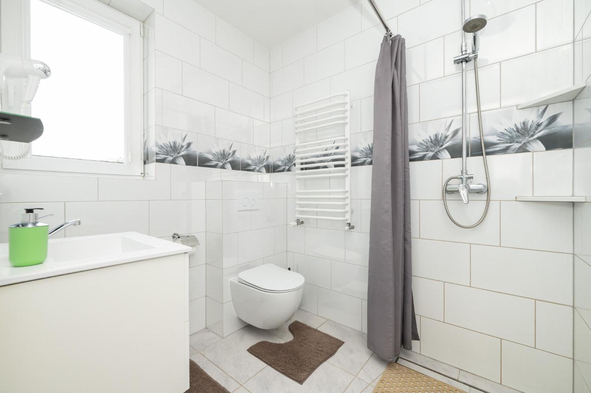 Dom Na Skarpie - Z Kominkiem Holiday home Dabrowka (Koscierzyna)